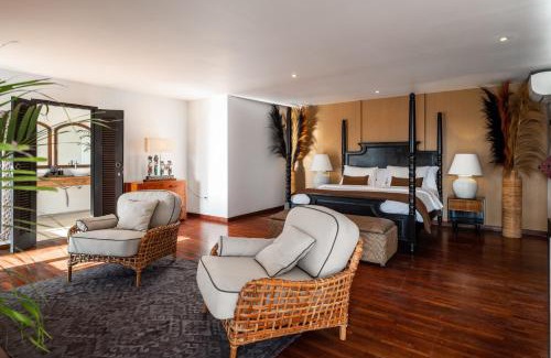 Berawa Villa | 6BR Villa Allegria Canggu - Cook, Lap Pool, BBQ,Near Beach & Finns