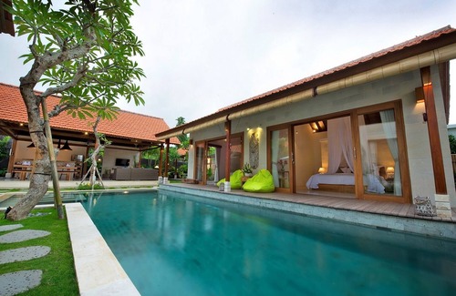Berawa Villa | 6BR Villa, Close To Finns Beach Club, Berawa! 2Min Walk To The Beach! W/Pool!