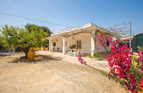 San Vito dei Normanni Villa | 6km from the beaches - near Torre Guaceto Nature reserve. Fenced. Castle at 900m
