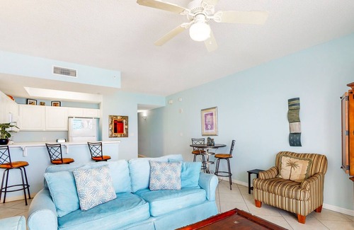 Navarre Beach Condo | 6th-floor Gulf-front condo with views - close to entertainment