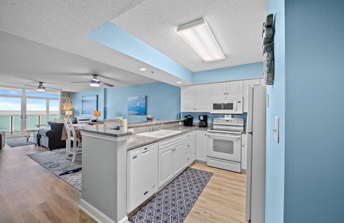 North Myrtle Beach Condo | 6th floor Oceanfront Condo, Glass panel balcony, 3 beds | Laguna Keyes - 604