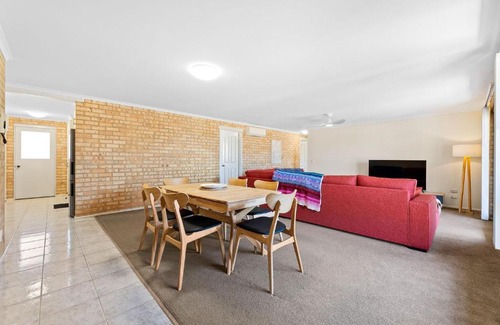 Dalmeny House | 7 - 9 Mort Ave Dalmeny
