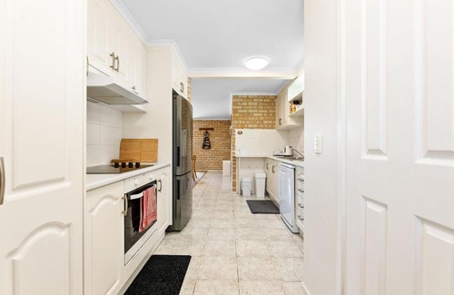 Dalmeny House | 7 - 9 Mort Ave Dalmeny