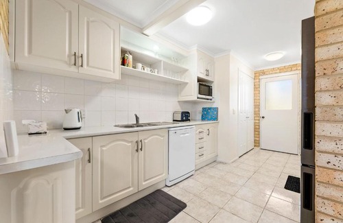 Dalmeny House | 7 - 9 Mort Ave Dalmeny