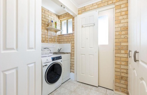 Dalmeny House | 7 - 9 Mort Ave Dalmeny