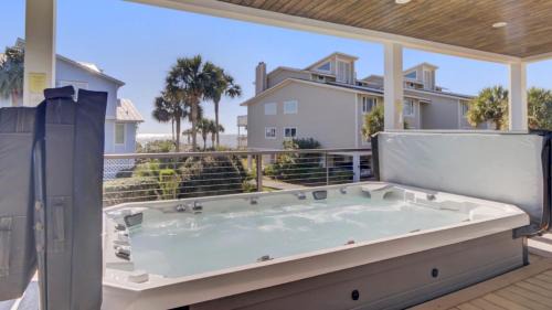 Beachwood East House | 7 Beachwood East by AvantStay Steps to the Beach Ocean Views Hot Tub 7BDR