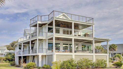 Beachwood East House | 7 Beachwood East by AvantStay Steps to the Beach Ocean Views Hot Tub 7BDR