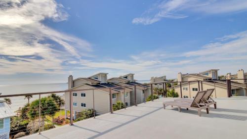 Beachwood East House | 7 Beachwood East by AvantStay Steps to the Beach Ocean Views Hot Tub 7BDR