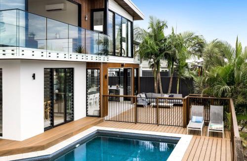 Mooloolaba House | 7 bedroom home on Mooloolaba canal