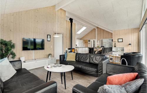 Nørre Lyngvig House | 7 Bedroom Nice Home In Hvide Sande