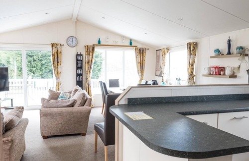 Clacton-on-Sea House | 7 berth stunning lodge St Osyth Beach Holiday Park in Essex ref 28019FV