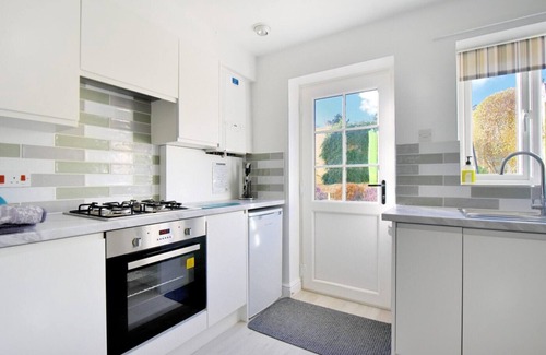 Charmouth House | 7 DOUBLE COMMON, family friendly, with a garden in Charmouth