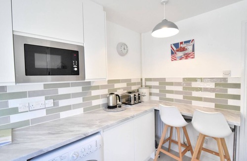 Charmouth House | 7 DOUBLE COMMON, family friendly, with a garden in Charmouth