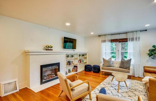 Ashford House | 7 Mi to Mt Rainier NP Home with Private Hot Tub!