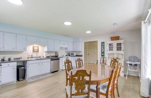 Florence House | 7 Mi to Tennessee River: Home w/Patio in Florence