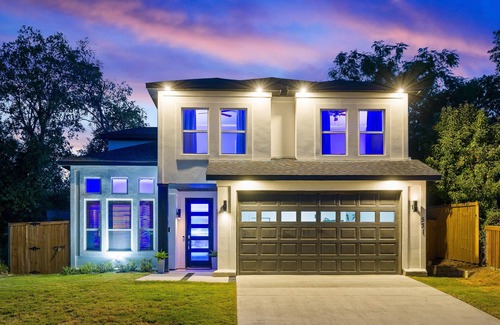 Cedar Crest House | 7 min Dtown | Arcade | Hot Tub | Pool |