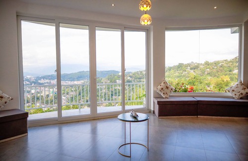 Kandy Hotel | 7 Minutes from from Kandy City is The Summit