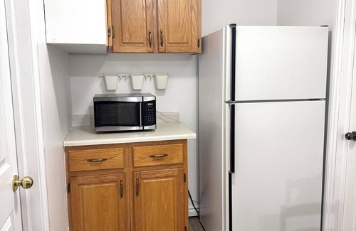 Southwest Calgary Apartment | 7 minutes to Spruce Meadows! Cozy Studio Basement in Calgary w/private entrance