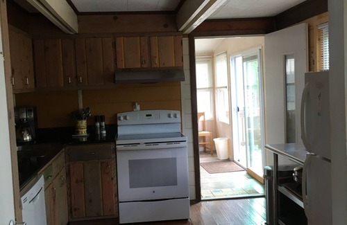 South Bethany Cottage | 7 N 5th Street - Ocean Side sleeps 10