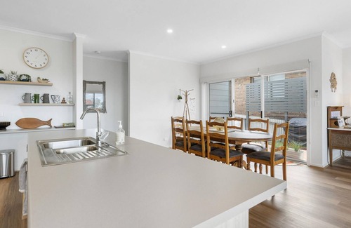 Encounter Bay House | 7 Passatt St, Encounter Bay
