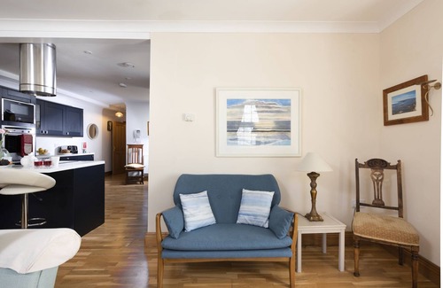 Lelant Apartment | 7 The Manor, Porthkidney Sands