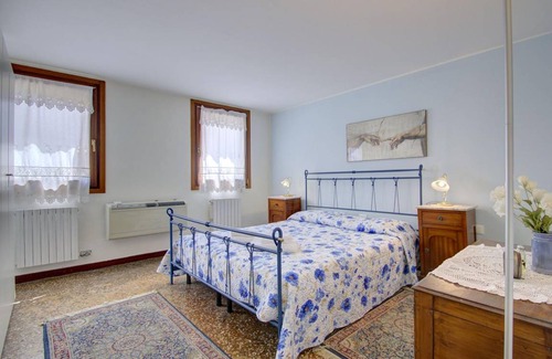 Dorsoduro Apartment | 70 m² Apartment ∙ 2 bedrooms ∙ 3 guests