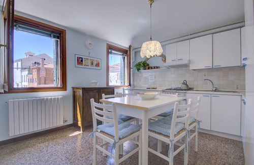 Dorsoduro Apartment | 70 m² Apartment ∙ 2 bedrooms ∙ 3 guests