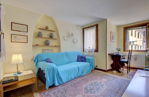 Dorsoduro Apartment | 70 m² Apartment ∙ 2 bedrooms ∙ 3 guests