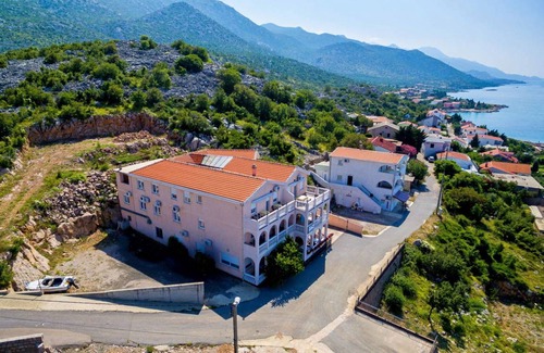Cesarica Apartment | 70 m² Apartment ∙ 3 bedrooms ∙ 6 guests