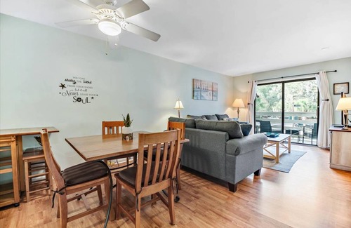 Folly Field Condo | 70 m² Condo ∙ 2 bedrooms ∙ 6 guests
