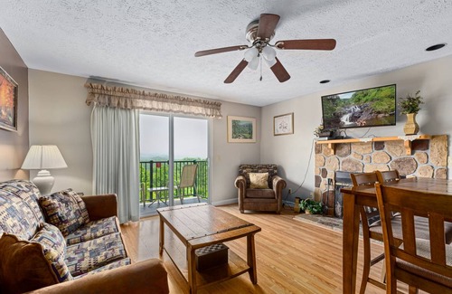 Gatlinburg - Pigeon Forge Condo | 70 m² Condo ∙ 2 bedrooms ∙ 6 guests