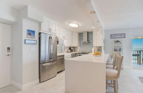Siesta Key Condo | 704S Crescent Arms- Full Gulf Front & Beautifully Remodeled- 1 Week MIN