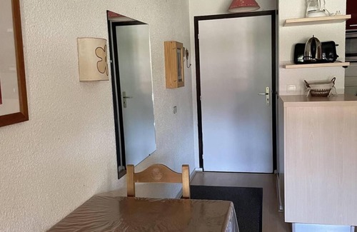 Valloire Apartment | 70m from ski slopes, 2nd floor, balcony, parking, tv, ski locker, 32m², Valloire