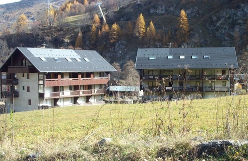 Valloire Apartment | 70m from ski slopes, 2nd floor, balcony, parking, tv, ski locker, 32m², Valloire