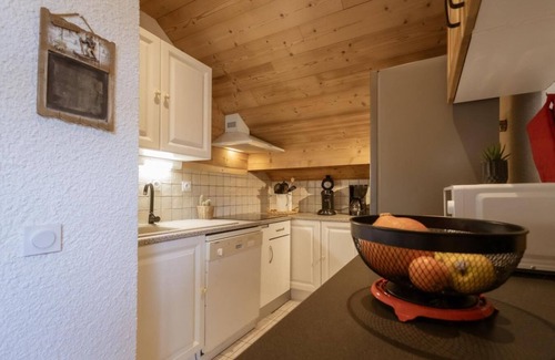 Valloire Apartment | 70m from ski slopes, 3rd floor, balcony, parking, tv, ski locker, 52m², Valloire