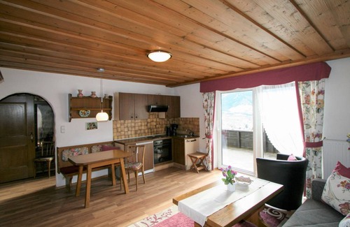 Pfons Apartment | 72 m² Apartment ∙ 1 bedroom ∙ 5 guests