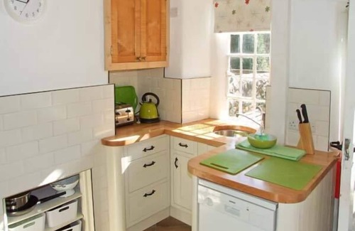 Litton Cottage | 73 RAVENSDALE COTTAGES, romantic, with open fire in Cressbrook