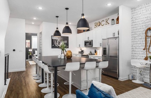Cleveland Park Apartment | 738 Douglas Ave #3 & #4 (Jon + Randy) - TWO Adjacent Homes - Sleeps 24 - Only 3 miles to Broadway