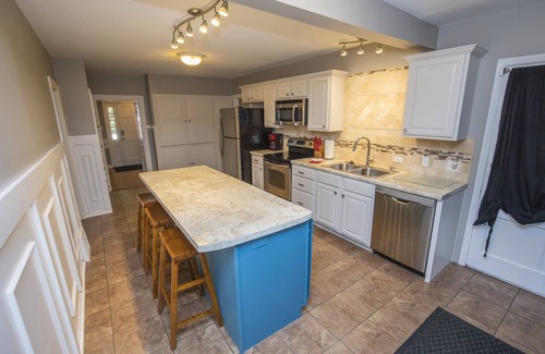 Fayetteville House | 75 Yards from Dickson, walk to Razorback stadium!