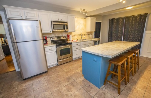 Fayetteville House | 75 Yards from Dickson, walk to Razorback stadium!