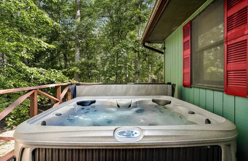 Great Cacapon Cabin | 76 m² Cabin ∙ 2 bedrooms ∙ 8 guests