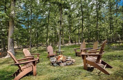 Great Cacapon Cabin | 76 m² Cabin ∙ 2 bedrooms ∙ 8 guests