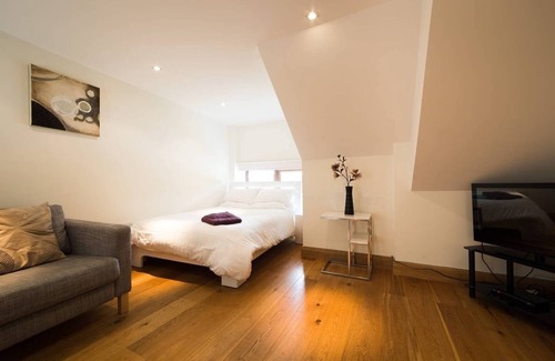 Didcot Apartment | 7b Ashbrook Mews Summ