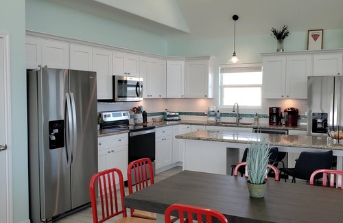 Port Bolivar House | 7BR Beachfront | Ocean Views, Sunroom & Pet-Friendly