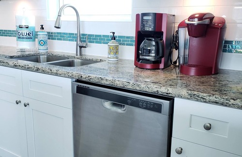 Port Bolivar House | 7BR Beachfront | Ocean Views, Sunroom & Pet-Friendly
