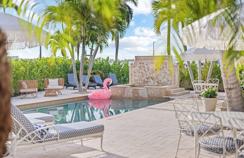Palm Beach - West Palm Beach House | 7BR Downtown Waterfront Mansion with Heated Pool + Spa!