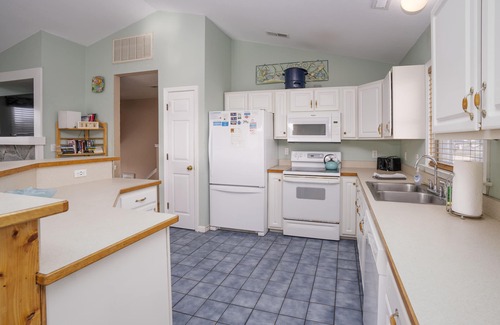 Nags Head House | 7BR House w/Pool. 250 yrd Walk to Beach and Ocean View in Gallery Row
