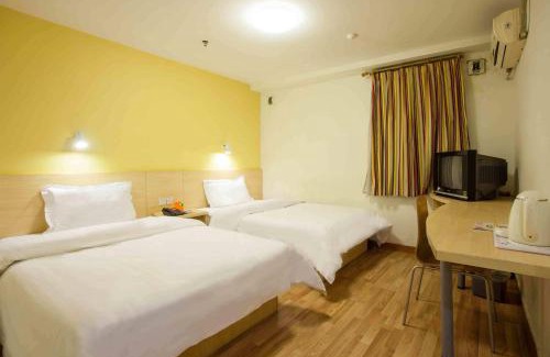 Huangpu Hotel | 7Days Inn Shanghai South Xizang Road Subway Station
