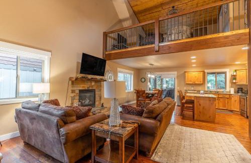 Columbia Falls House | 7th Fairway Getaway
