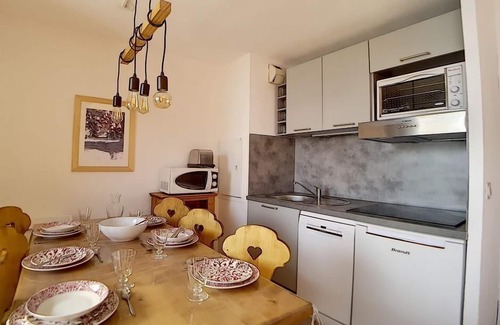 Reberty Apartment | 7th floor, balcony, tv, ski locker, 37m², Les Menuires